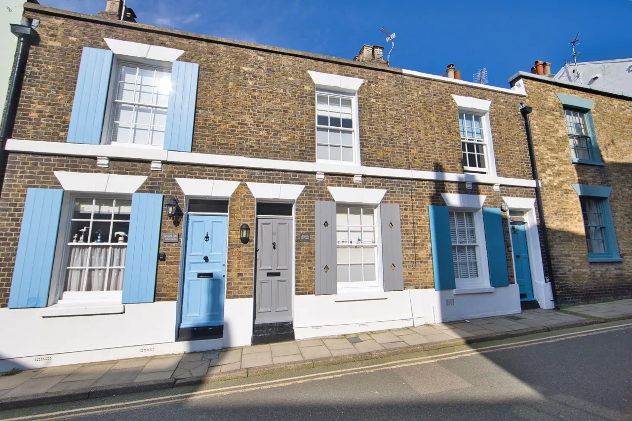 2 bed house for sale, North Street, Deal, CT14