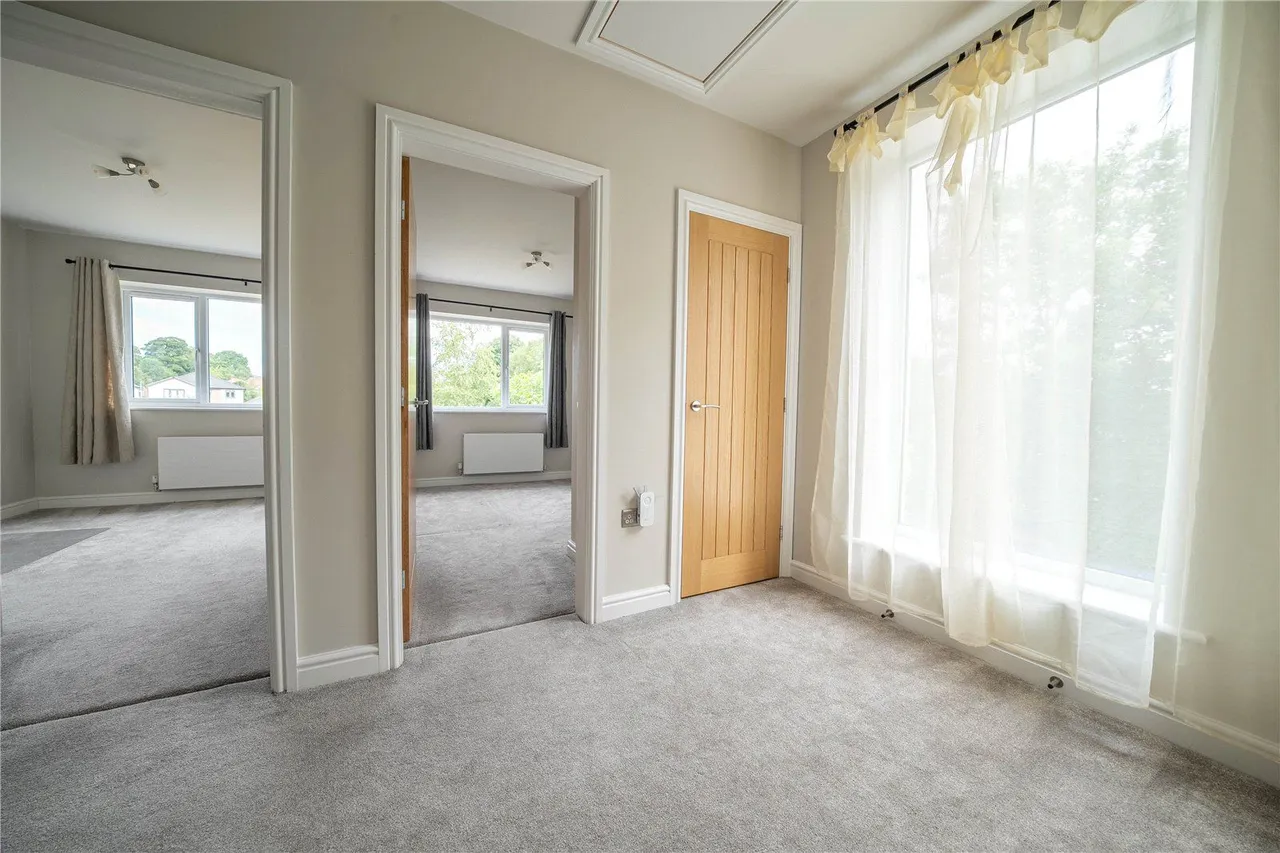 High Moor Court, Leeds, LS17, photo 13
