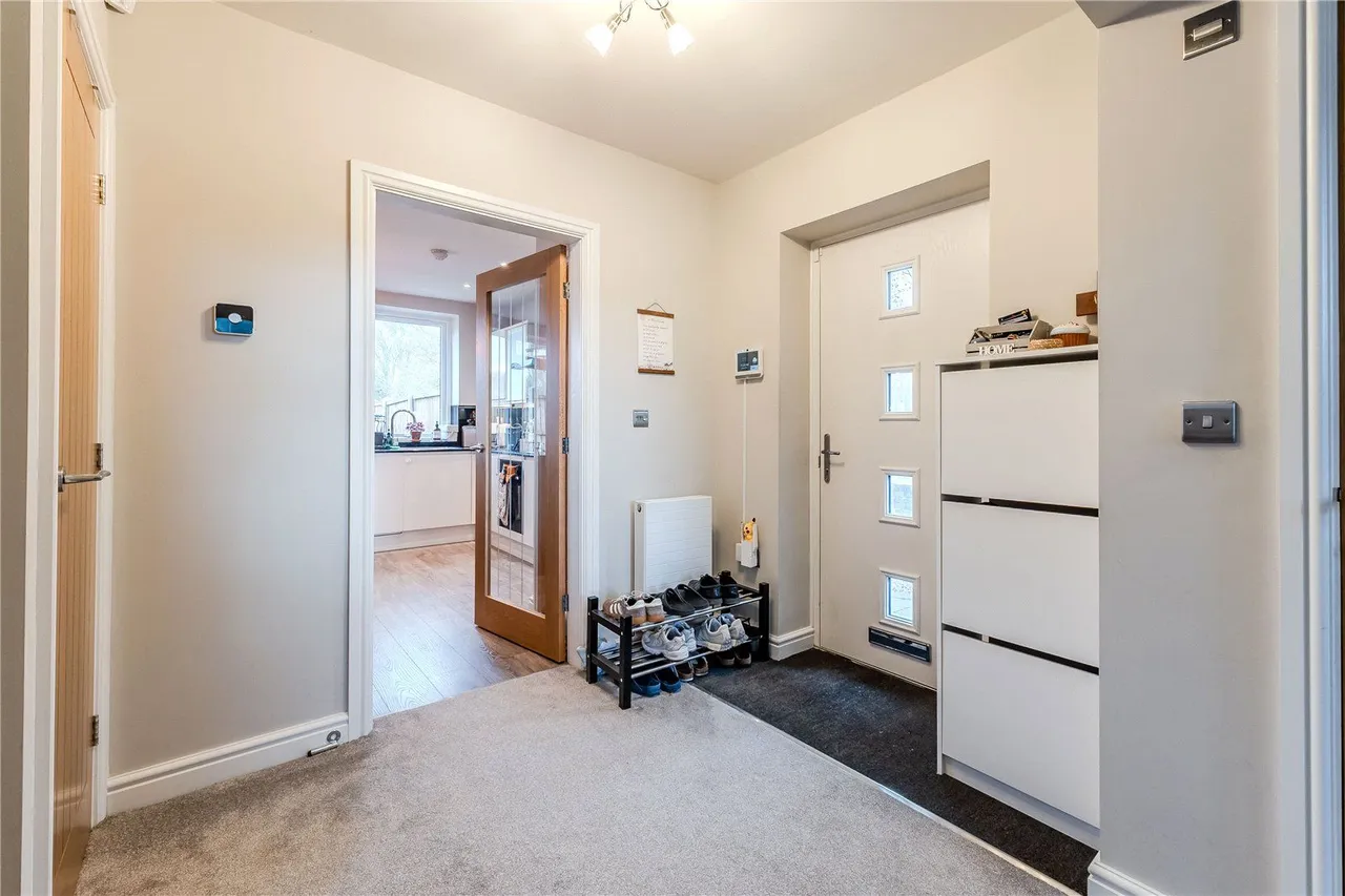 High Moor Court, Leeds, LS17, photo 15