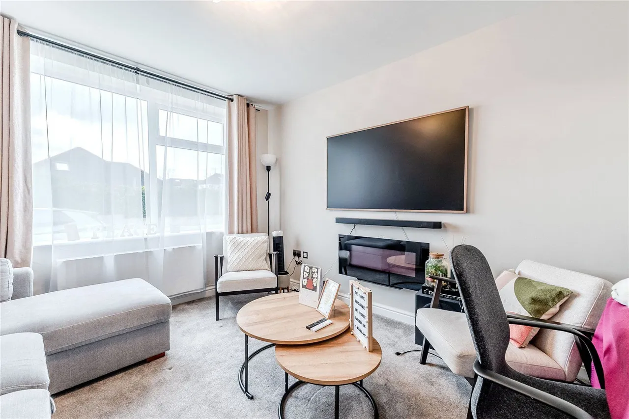 High Moor Court, Leeds, LS17, photo 14