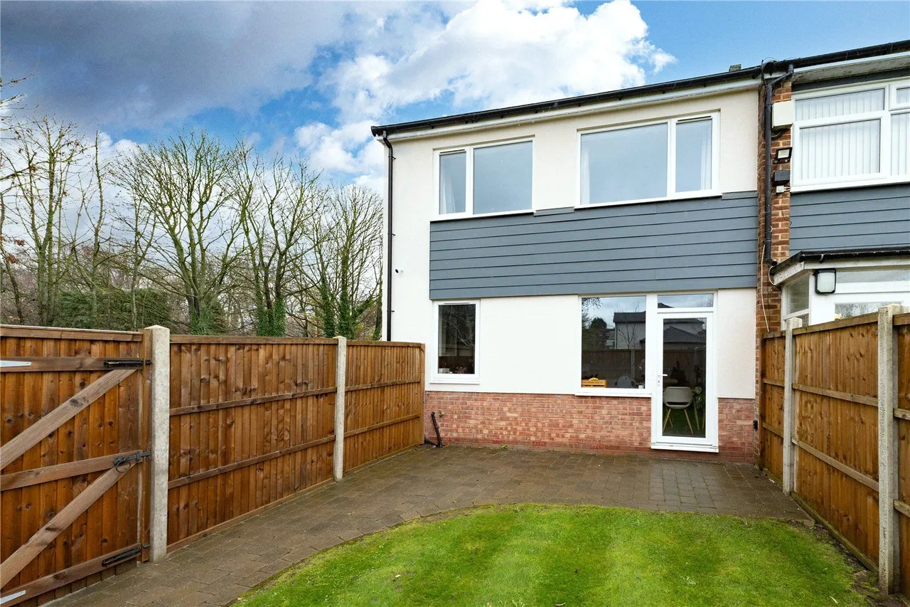 High Moor Court, Leeds, LS17, photo 8