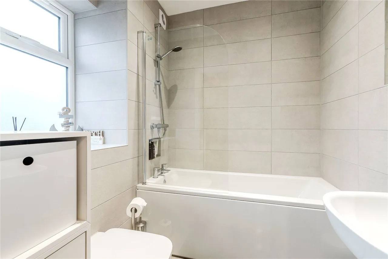 High Moor Court, Leeds, LS17, photo 10