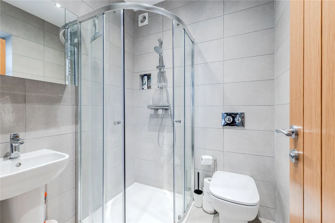 High Moor Court, Leeds, LS17, photo 9