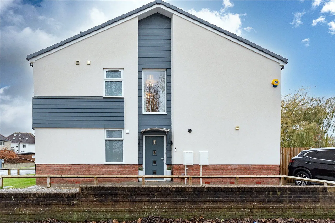 High Moor Court, Leeds, LS17, photo 23