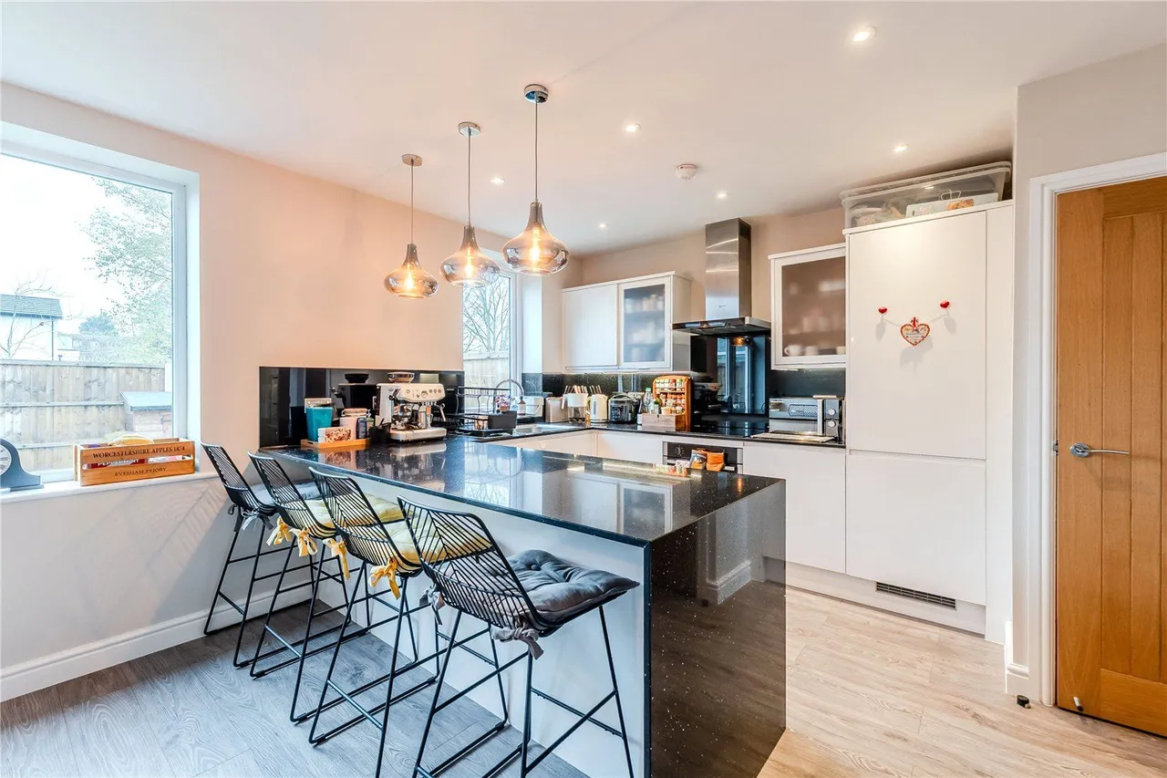 High Moor Court, Leeds, LS17, photo 4