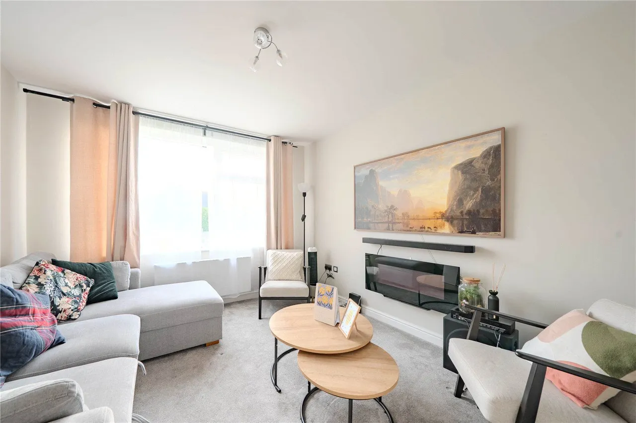 High Moor Court, Leeds, LS17, photo 2
