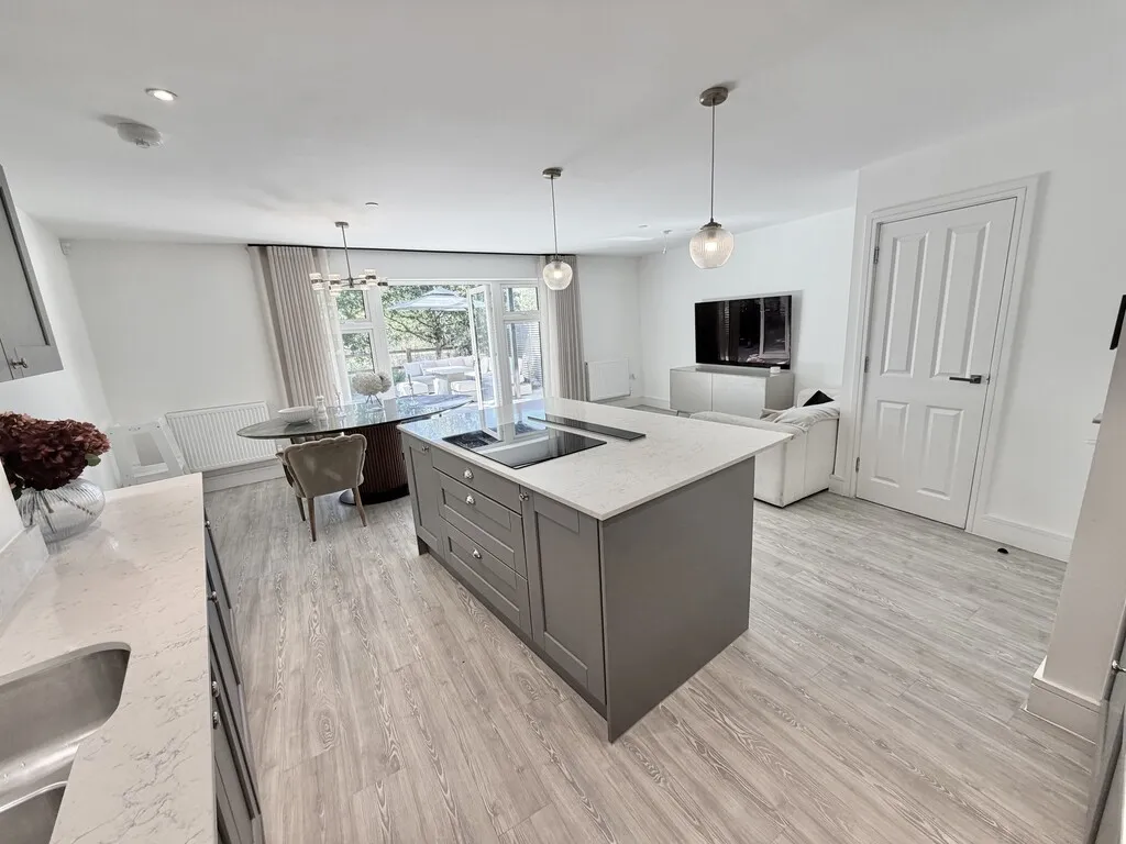 Mytchett, Camberley, photo 2
