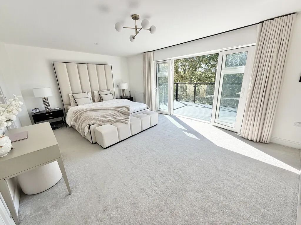 Mytchett, Camberley, photo 9