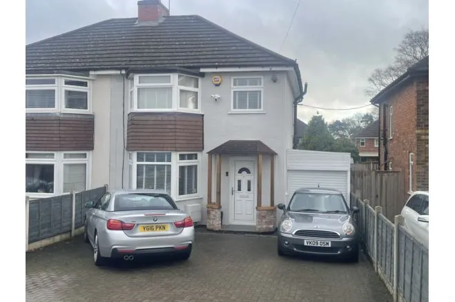 3 bed house for sale — Sutton Road, Tamworth