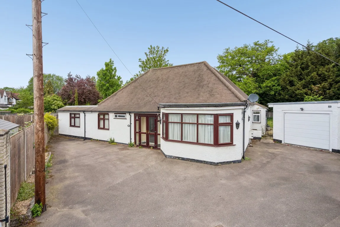 3 bed house for sale, Rickmansworth Road, Pinner, HA5