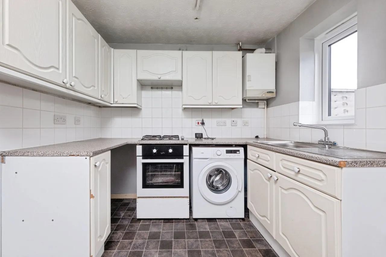 Waterloo Court, Bletchley, Milton Keynes, Buckinghamshire, MK3, photo 5