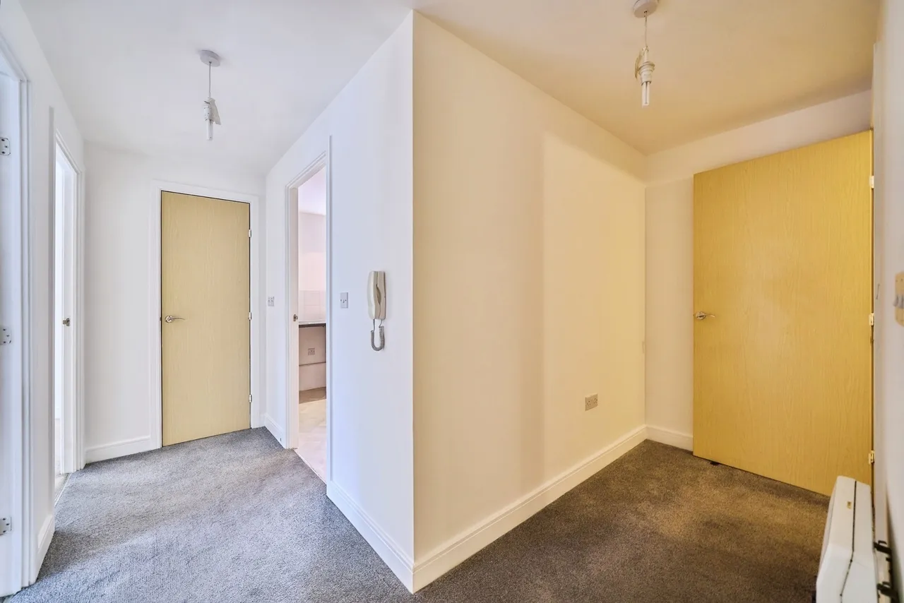 Kirkdale Road, London, E11, photo 2