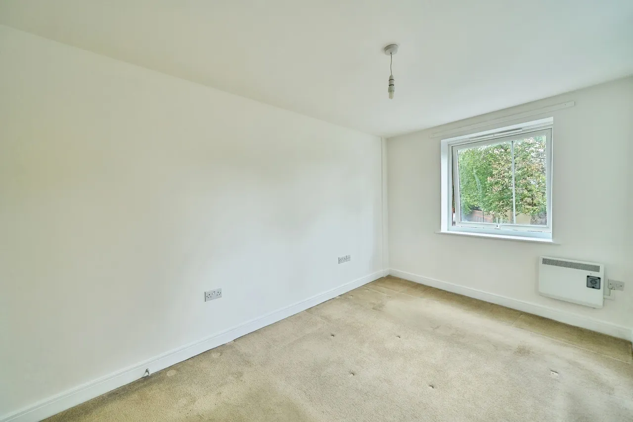 Kirkdale Road, London, E11, photo 10