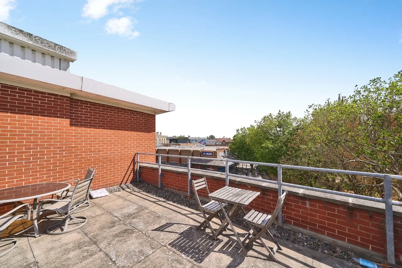 Kirkdale Road, London, E11, photo 13
