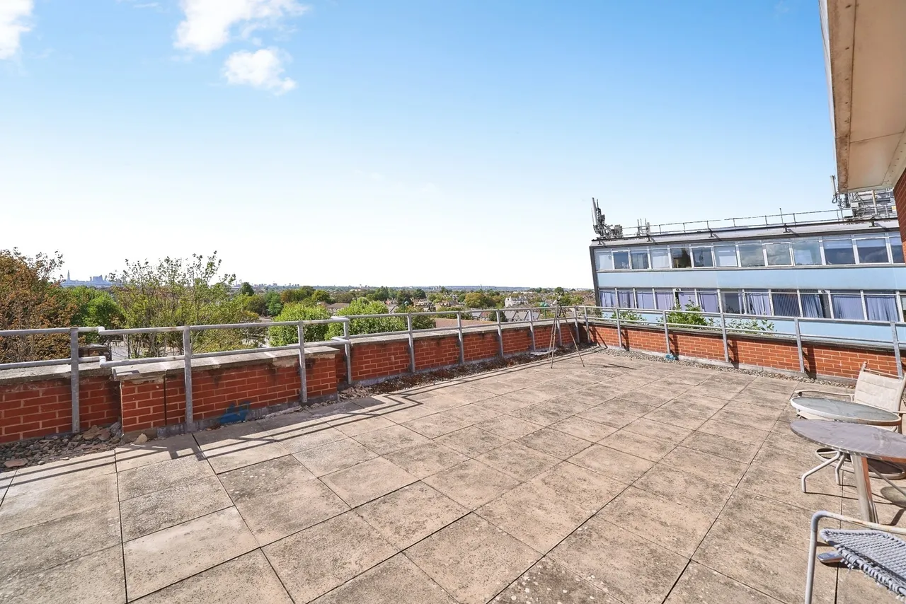 Kirkdale Road, London, E11, photo 17