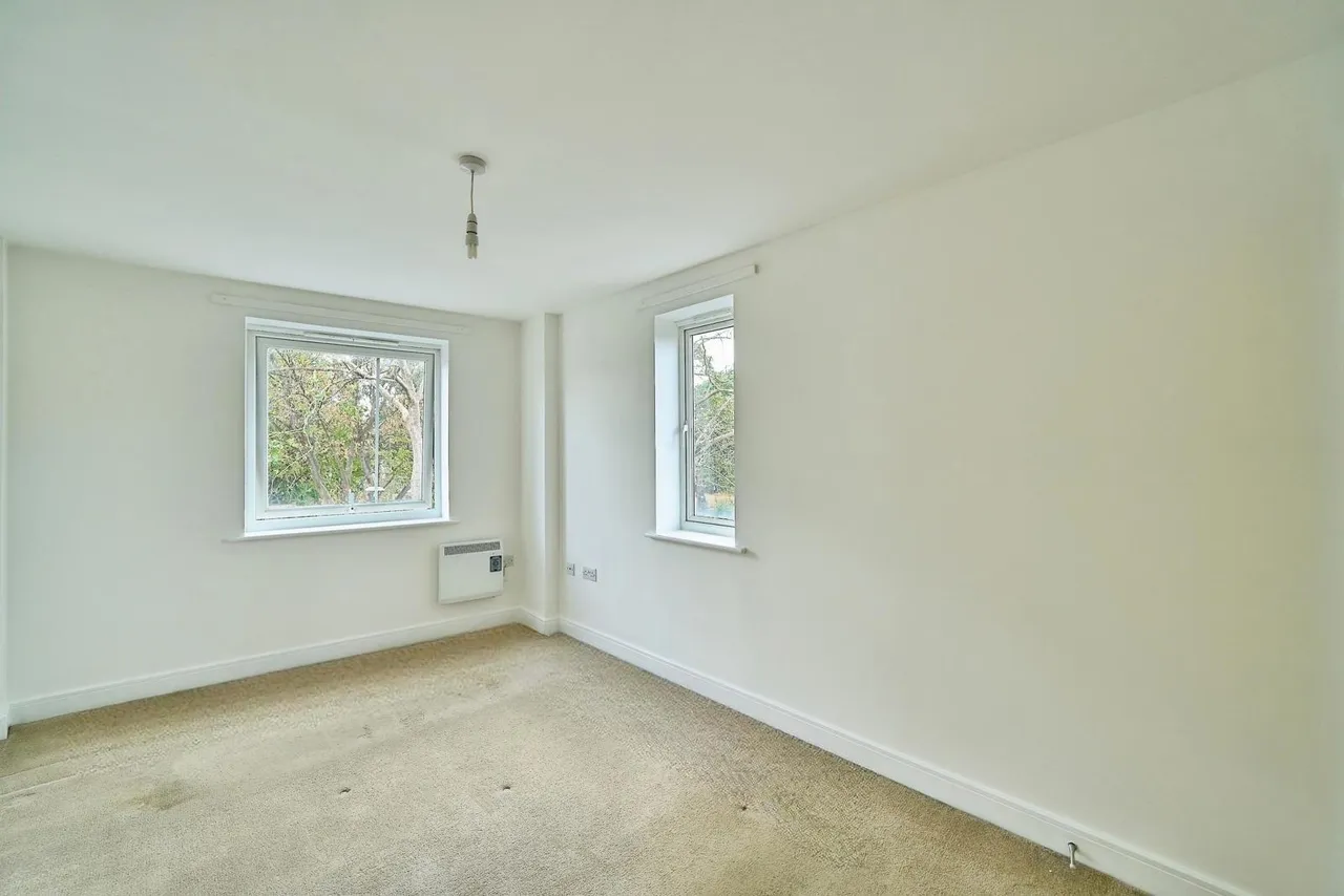 Kirkdale Road, London, E11, photo 12