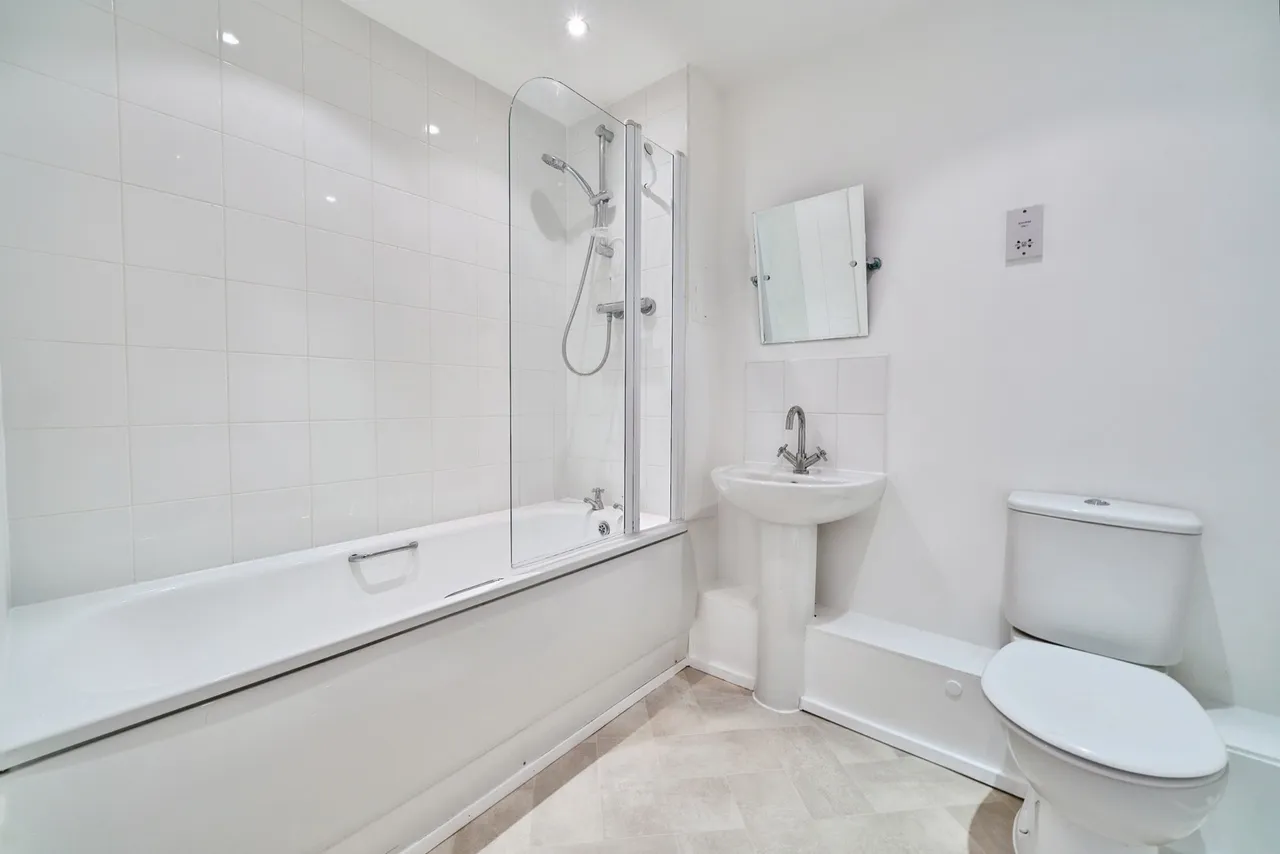 Kirkdale Road, London, E11, photo 11
