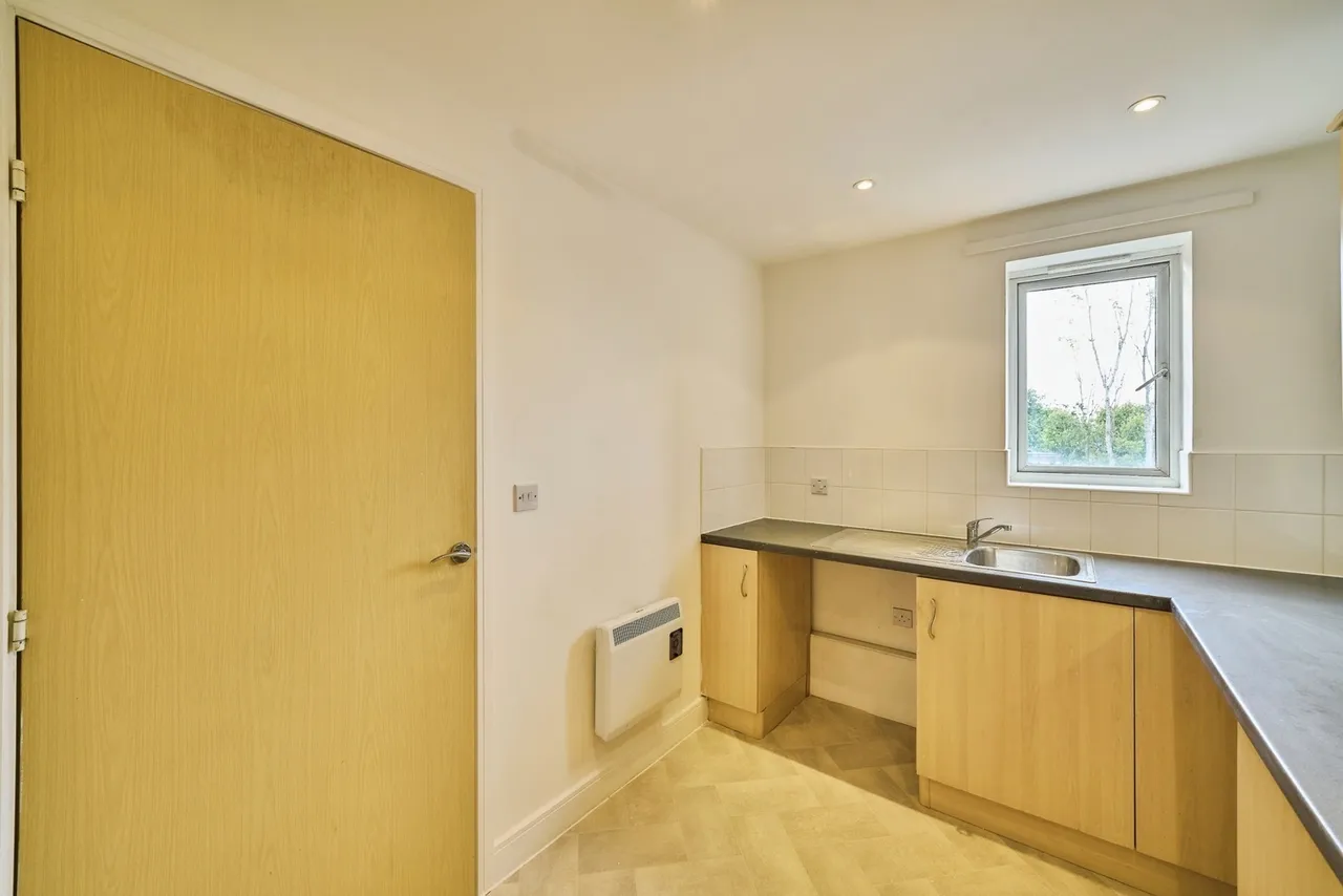 Kirkdale Road, London, E11, photo 8
