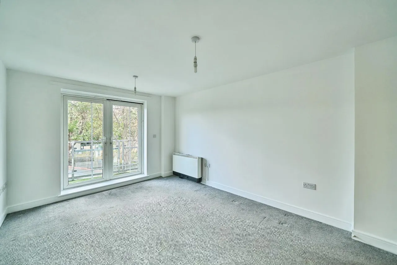 Kirkdale Road, London, E11, photo 3