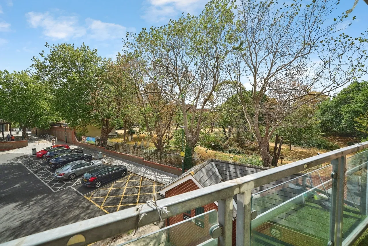 Kirkdale Road, London, E11, photo 14