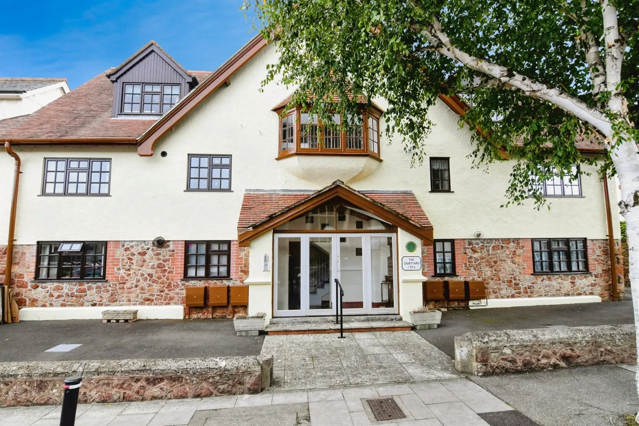 2 bed flat for sale, Bancks Street, Minehead, TA24