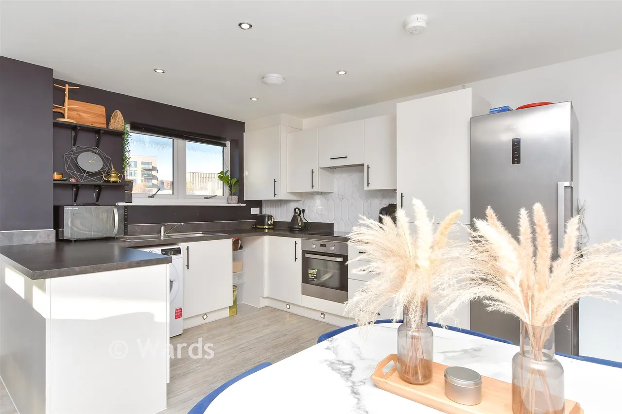 Eyres Drive, Castle Hill, DA10, photo 5
