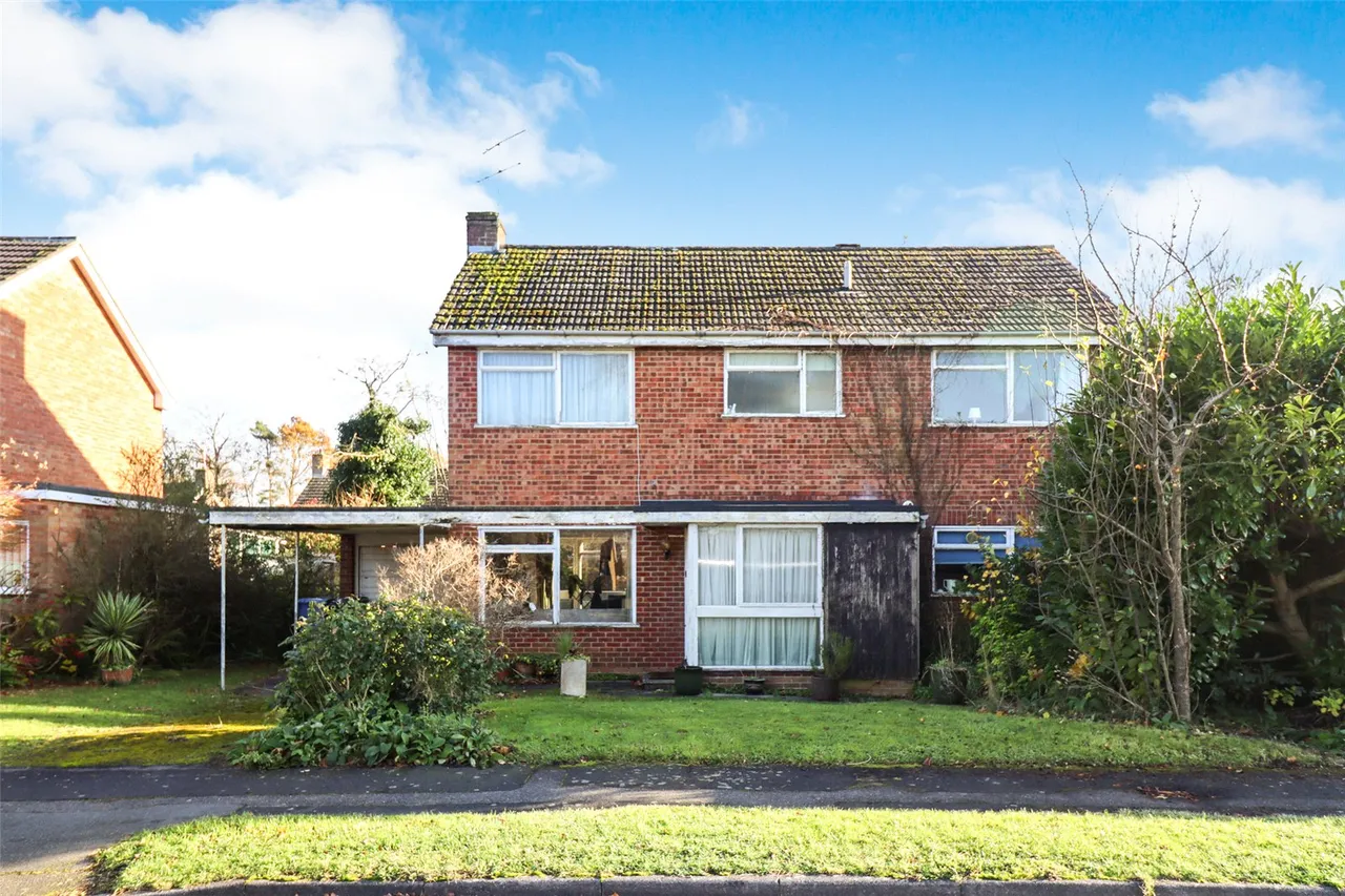 4 bed house for sale — Dinorben Avenue, Fleet, Hampshire, GU52 7SQ