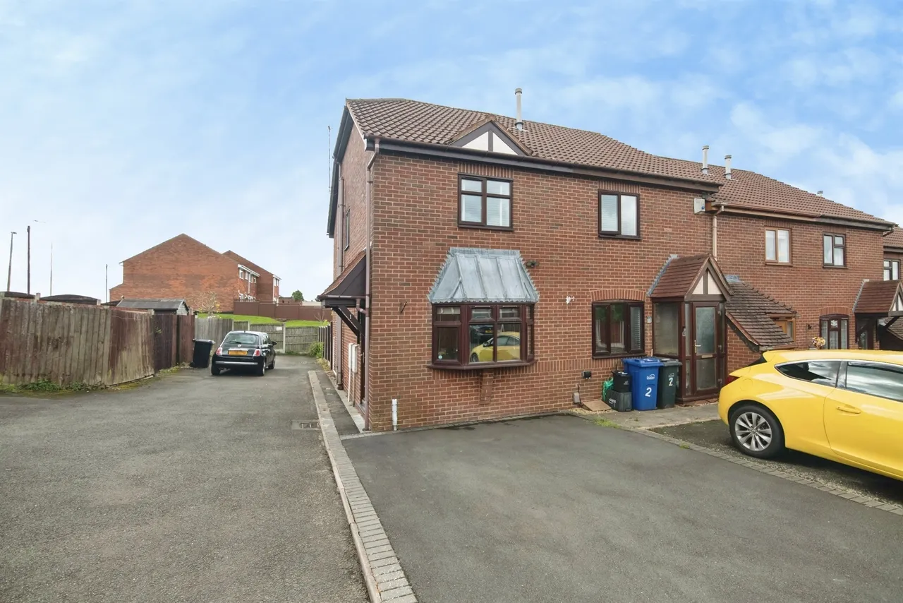 2 bed house for sale — Penny Royal Close, Dudley