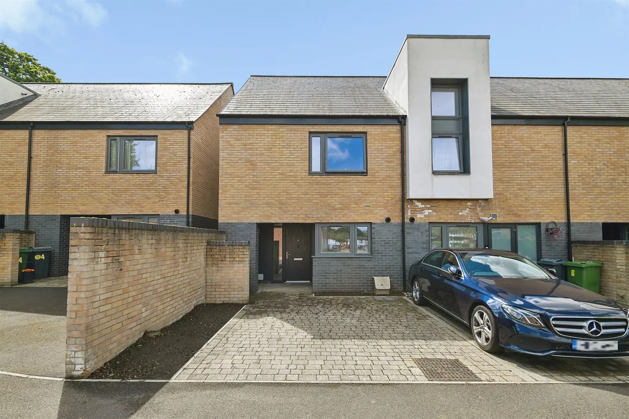 2 bed house for sale — Jester Way, Maidstone