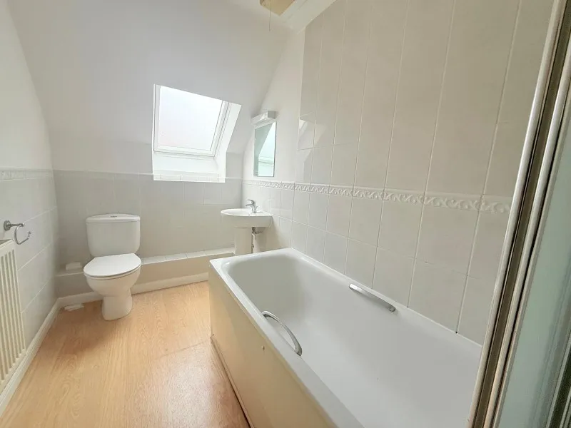 Cody Court, Farnborough, GU14, photo 5
