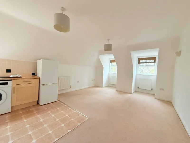 Cody Court, Farnborough, GU14, photo 2
