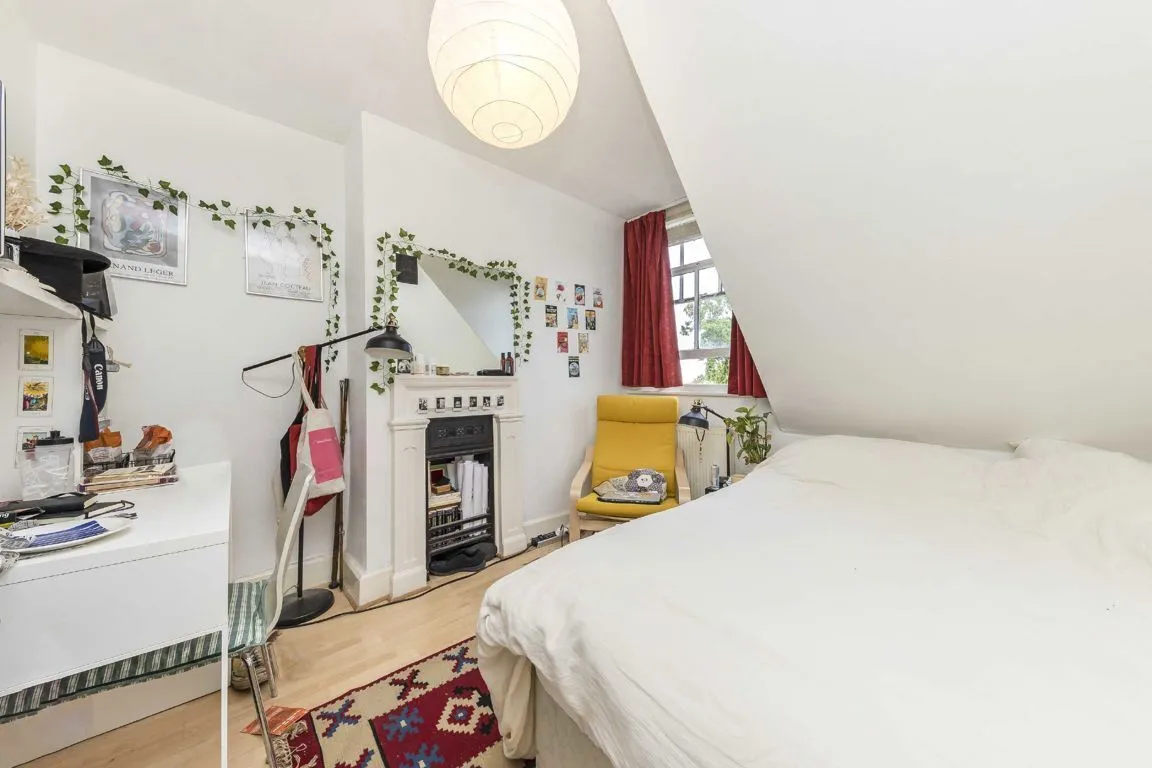 Kirkstall Road, SW2, photo 5