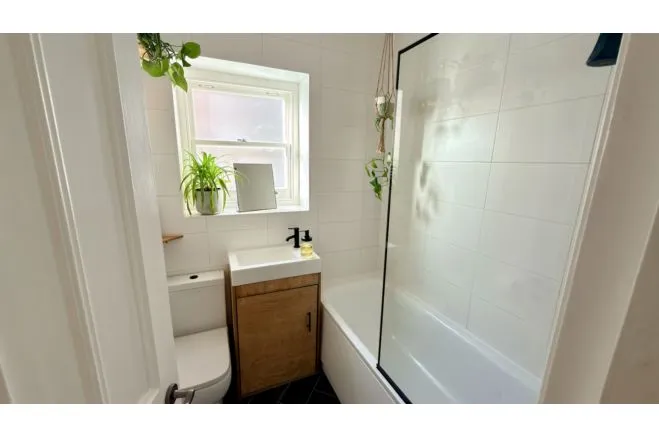 Victoria Road, London, photo 6