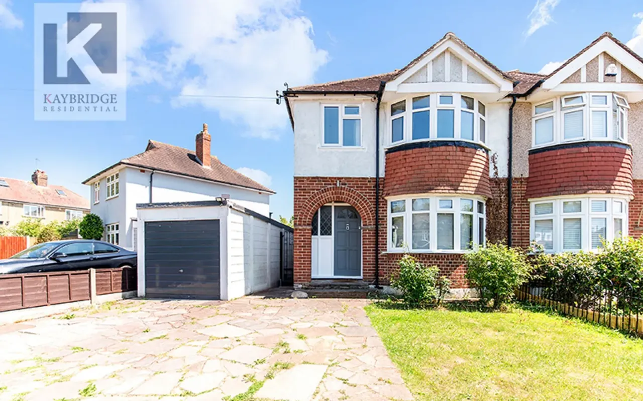 4 bed house to rent — Curtis Road, Epsom, KT19