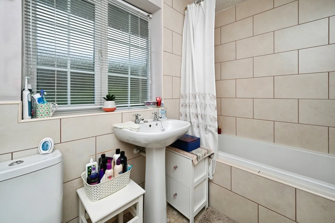 Egmanton Road, Meden Vale, Mansfield, Nottinghamshire, NG20, photo 13