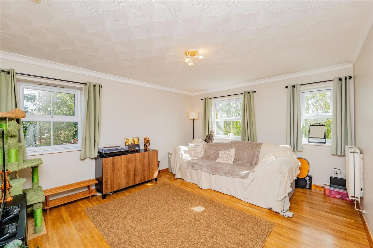 Heol Broadland, Barry, CF62, photo 5