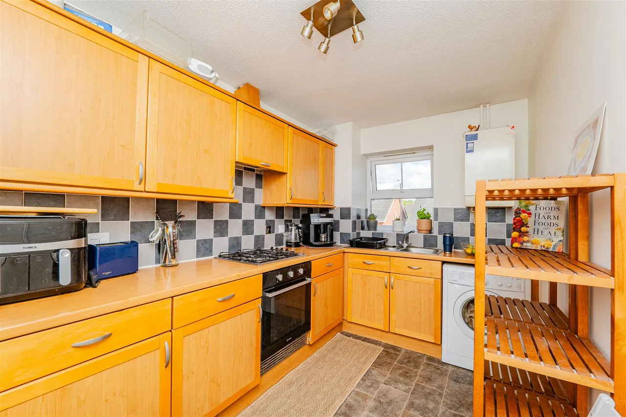Heol Broadland, Barry, CF62, photo 8