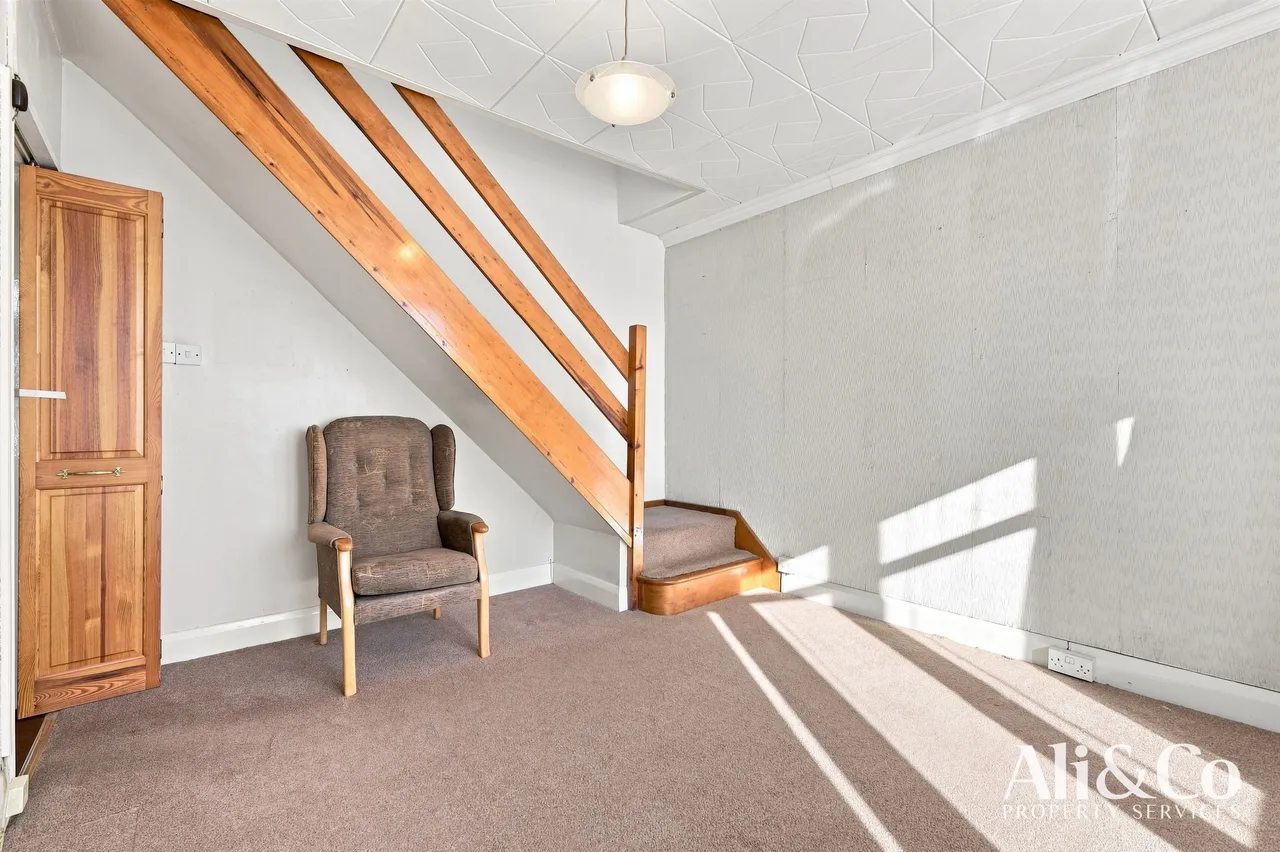 Blackshots Lane, Grays, Essex, RM16 2LL, photo 16