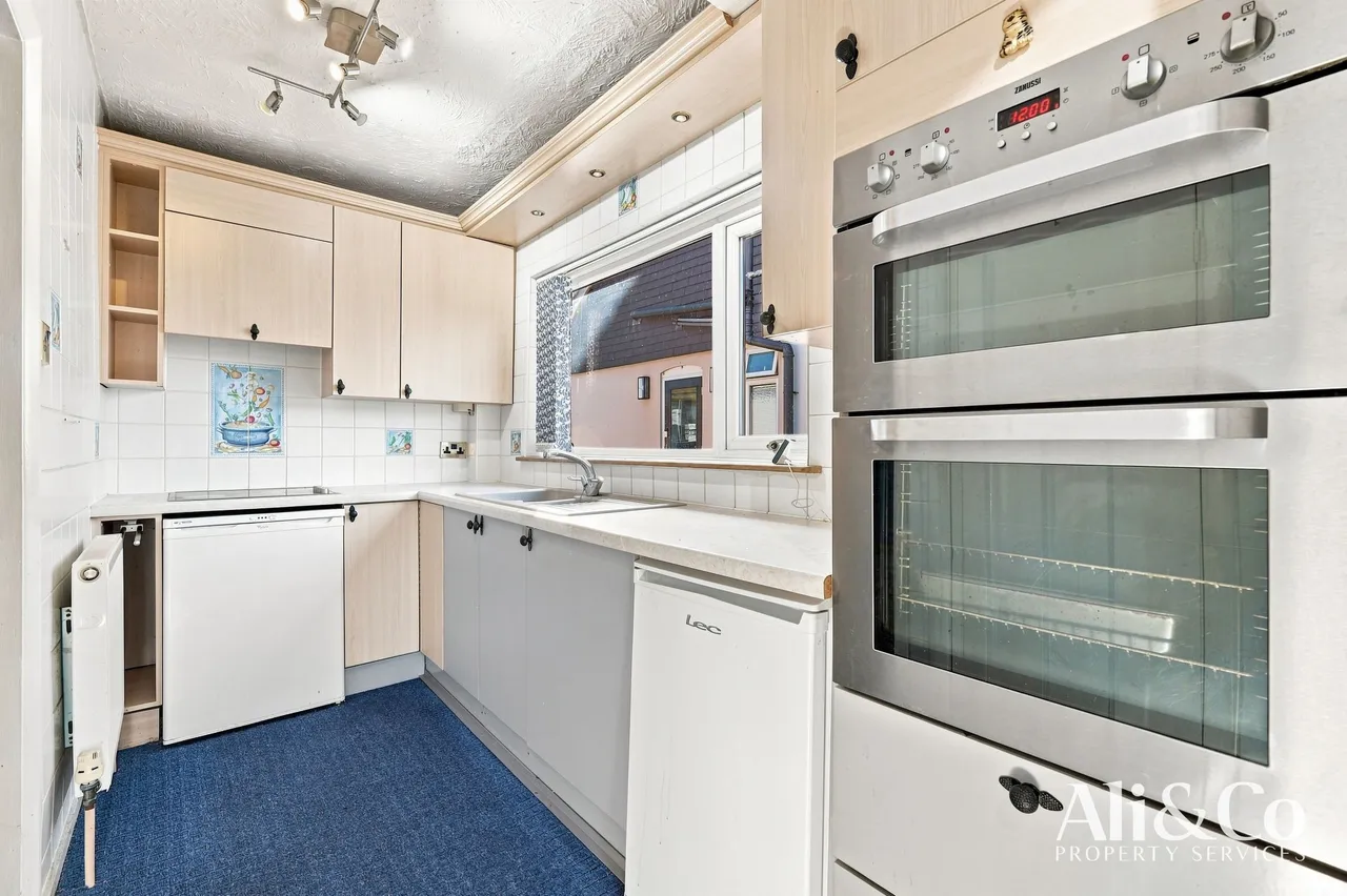 Blackshots Lane, Grays, Essex, RM16 2LL, photo 8