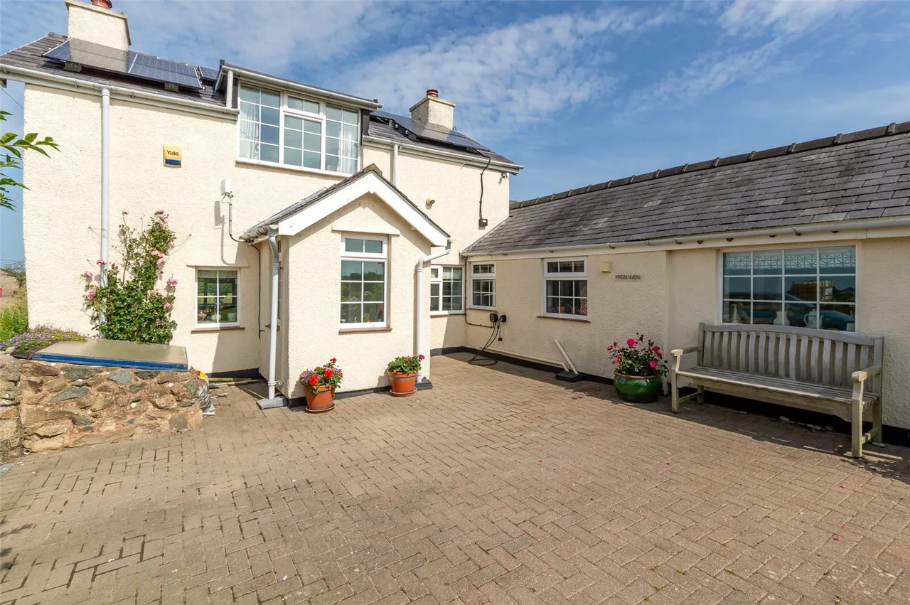 Llandrygan, LL71, photo 18