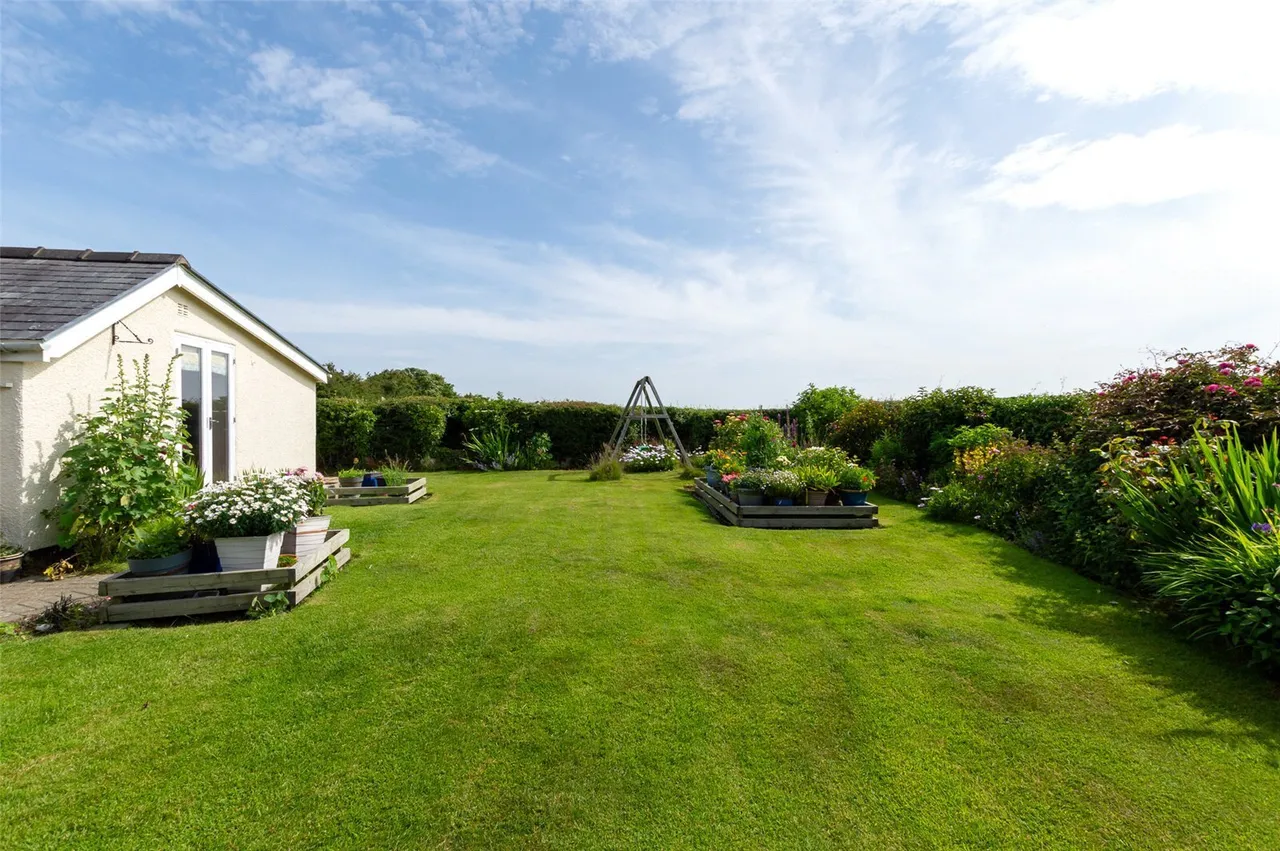 Llandrygan, LL71, photo 21