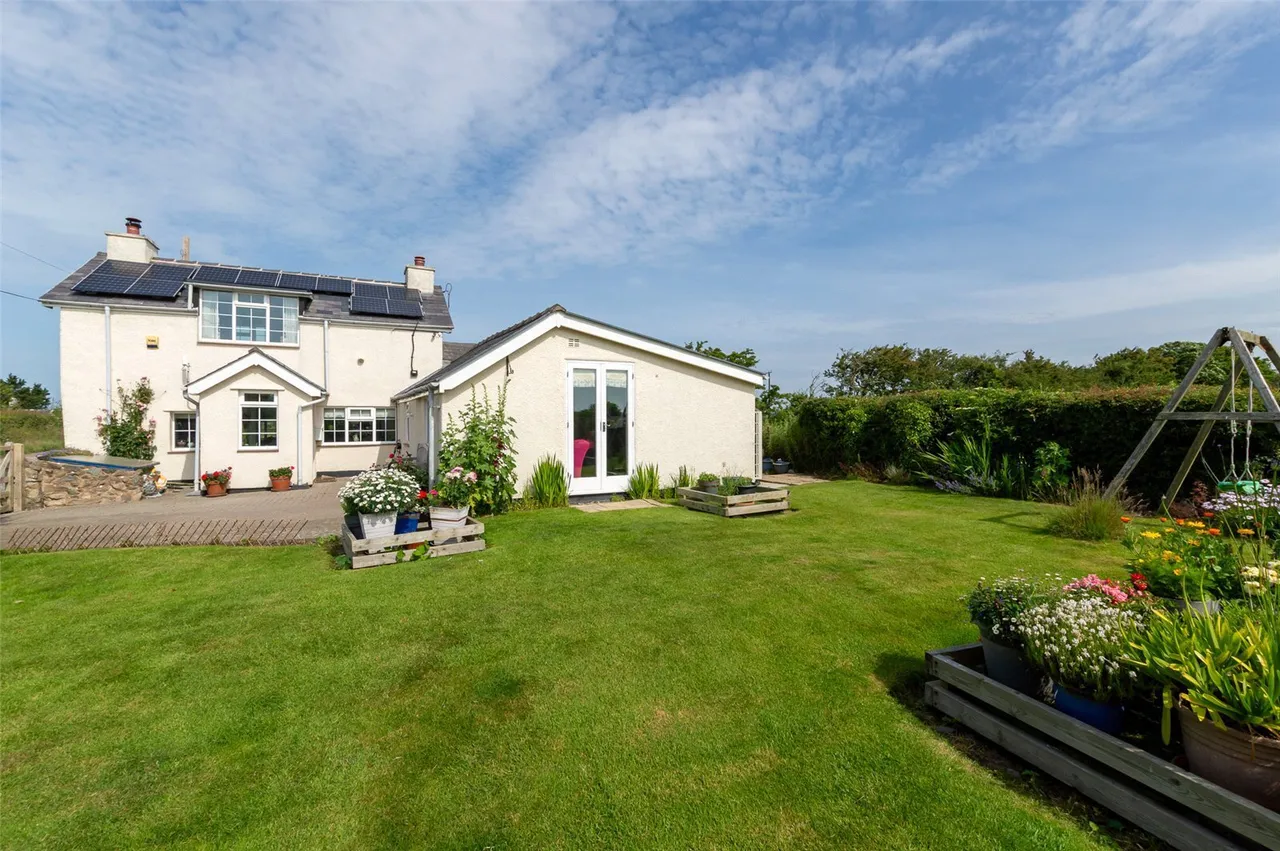 4 bed house for sale, Llandrygan, LL71