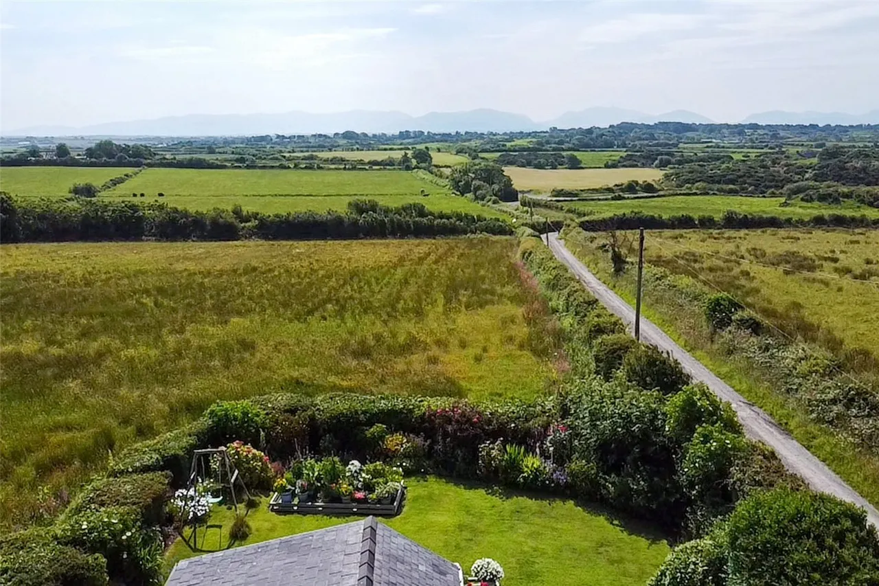 Llandrygan, LL71, photo 26