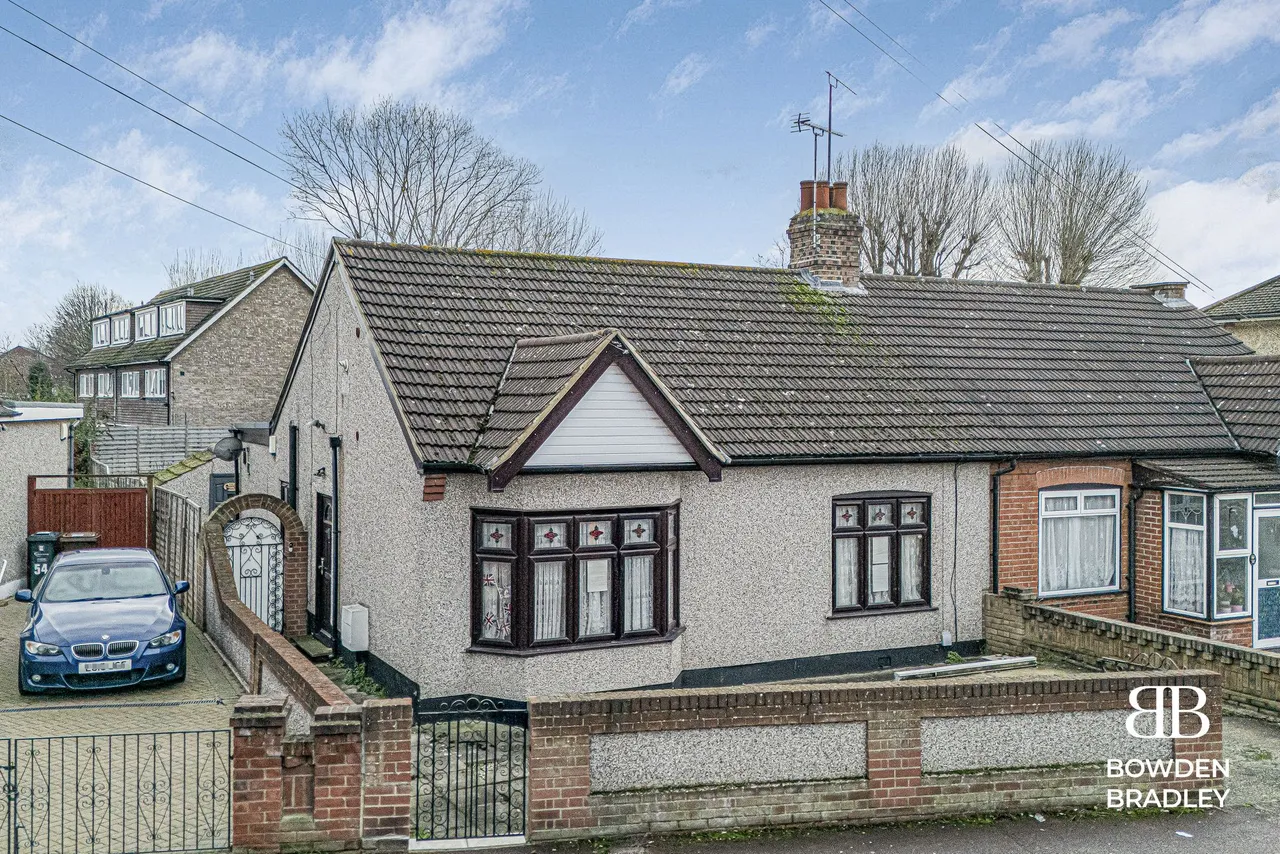 2 bed house for sale — Dewey Road, Dagenham, RM10