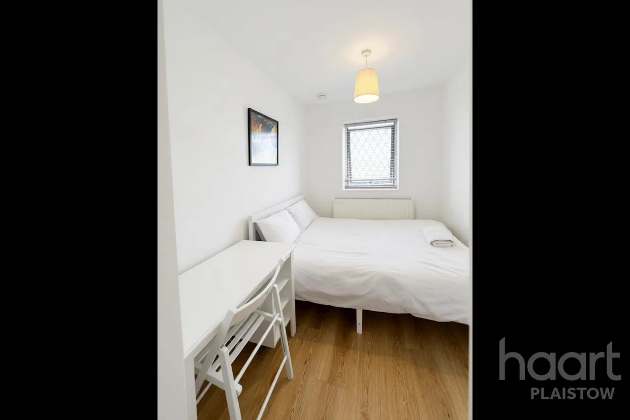 Dundee Road, London, E13, photo 21