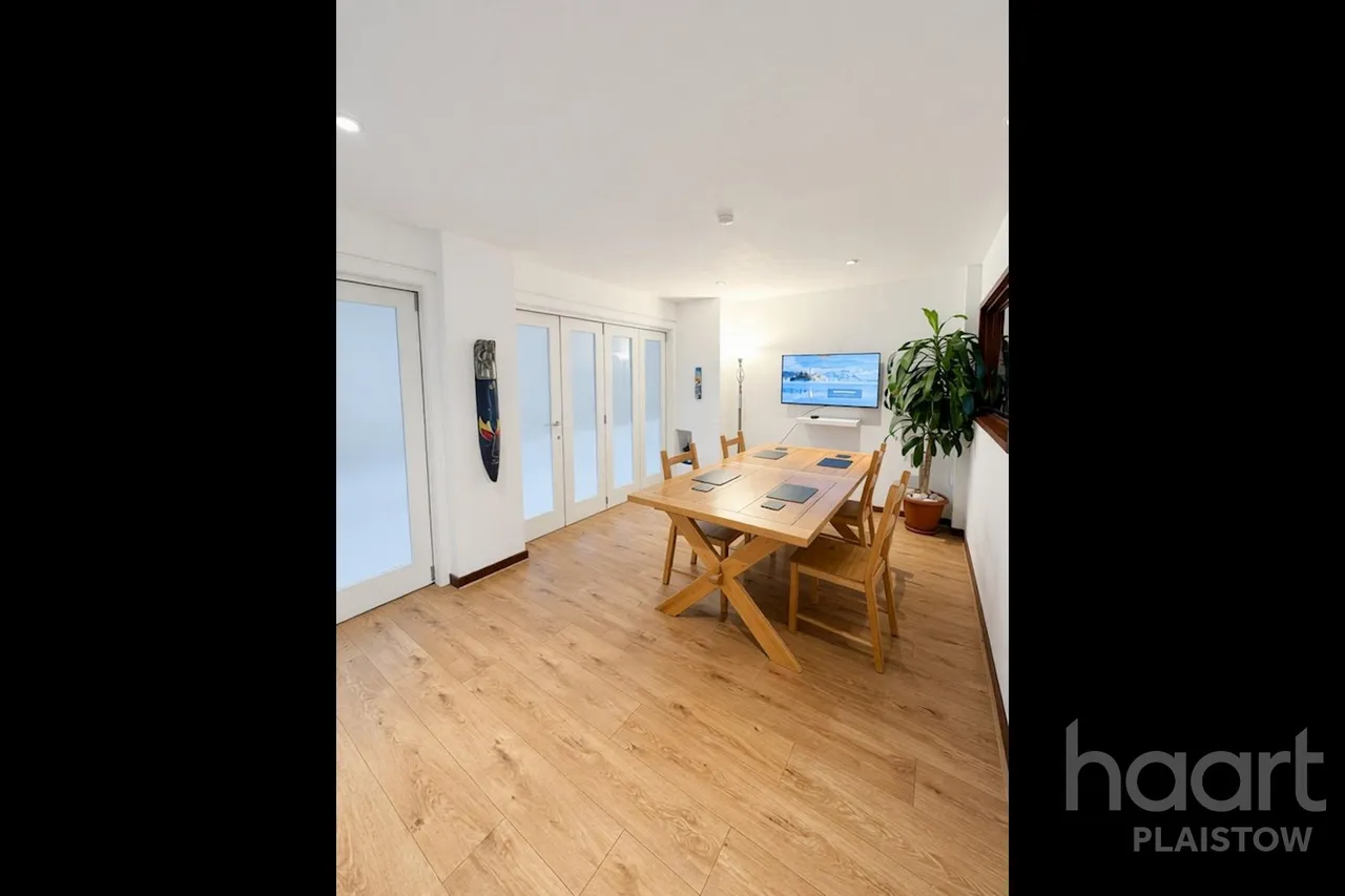 Dundee Road, London, E13, photo 16