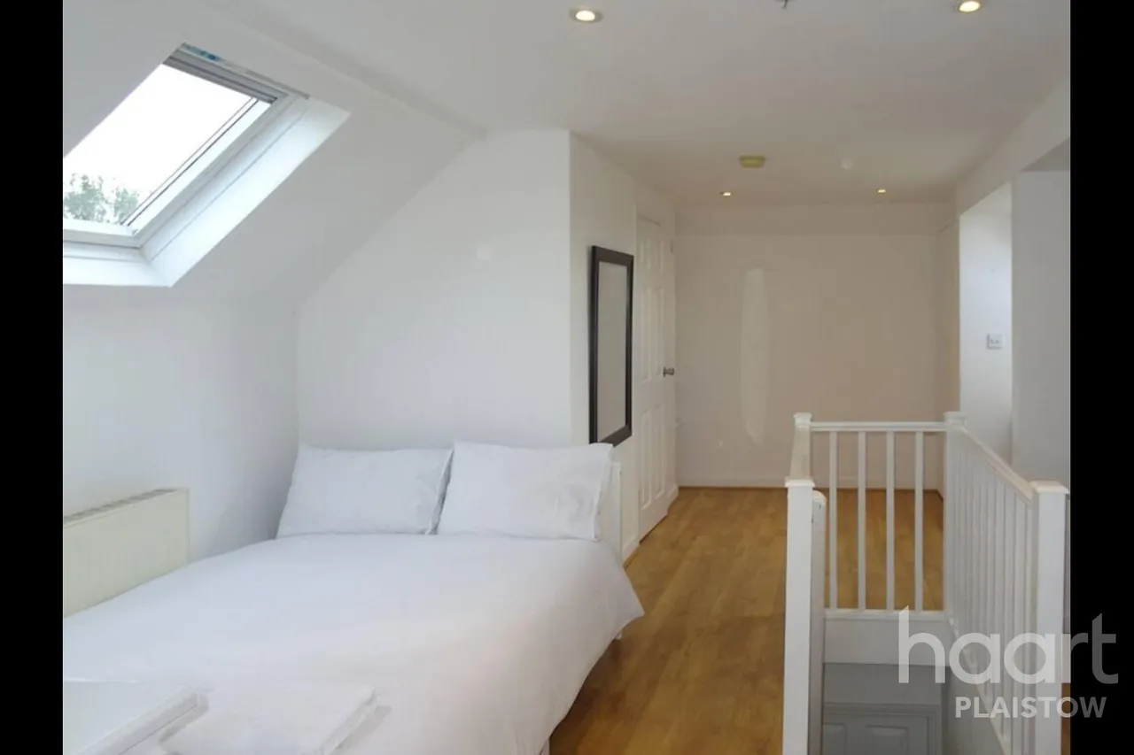 Dundee Road, London, E13, photo 24