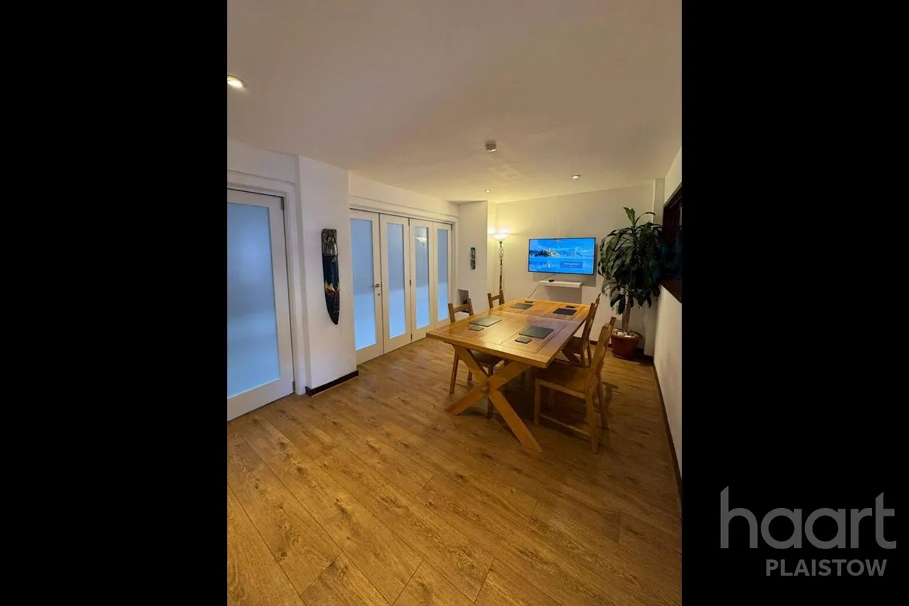 Dundee Road, London, E13, photo 20