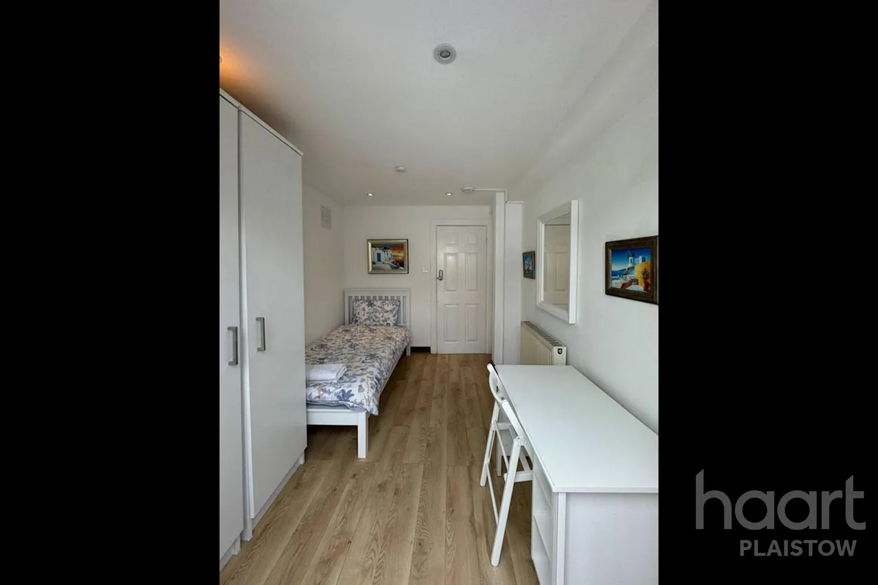 Dundee Road, London, E13, photo 30