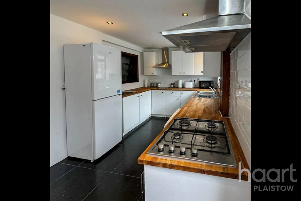 Dundee Road, London, E13, photo 2